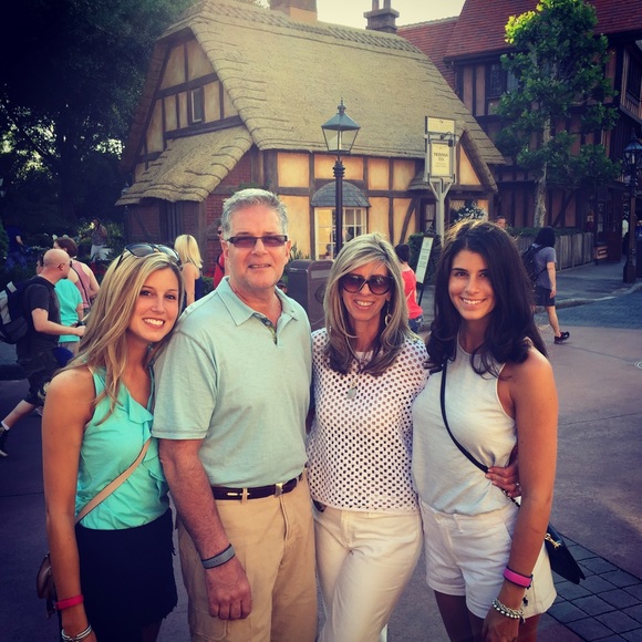 Meet your Posher, Kailey 😊💕 - Picture 7 of 9