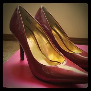 Kelly and Katie red heels