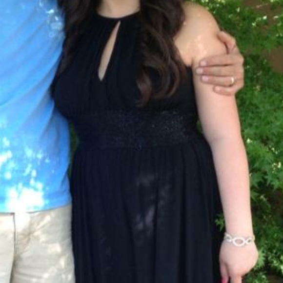 Beautiful Black Gown - Picture 2 of 4