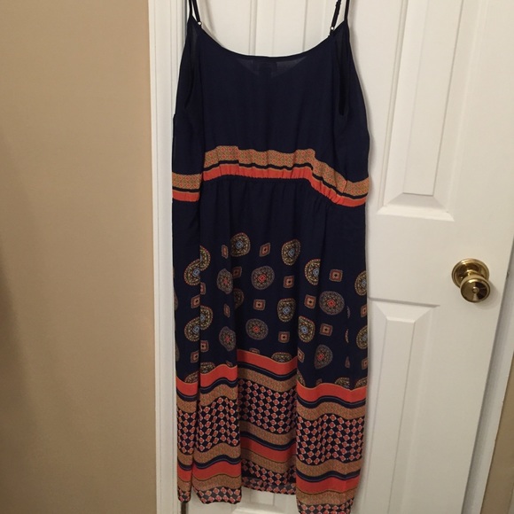 Mid length patterned spaghetti strap dress - Picture 4 of 4