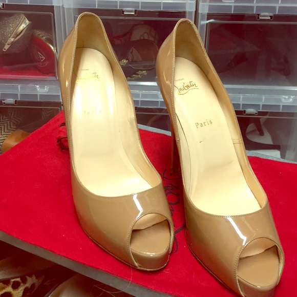Christian Louboutin nude leather pumps