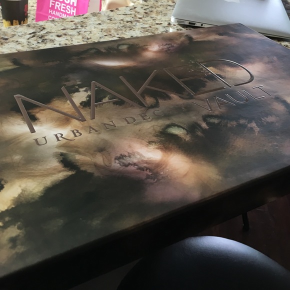 Urban Decay Naked Vault 2 - Picture 4 of 4