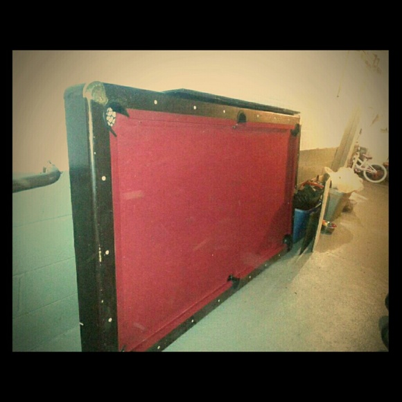 Pool table - Picture 1 of 1