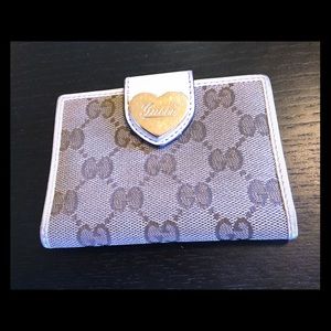 Authentic Gucci wallet in a great condition.