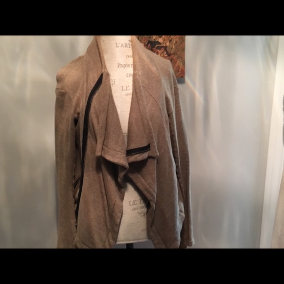Flattering Green Sweater Coat with Zipper