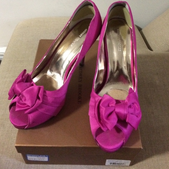 AUDREY BROOKE Pink satin open toe pumps