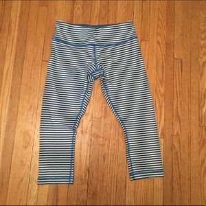 EUC classic stripe Wunder under crop lululemon