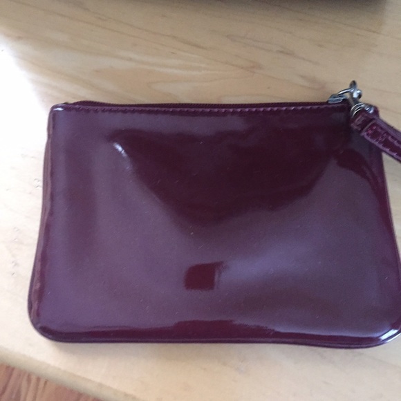 Red clutch - Picture 2 of 3