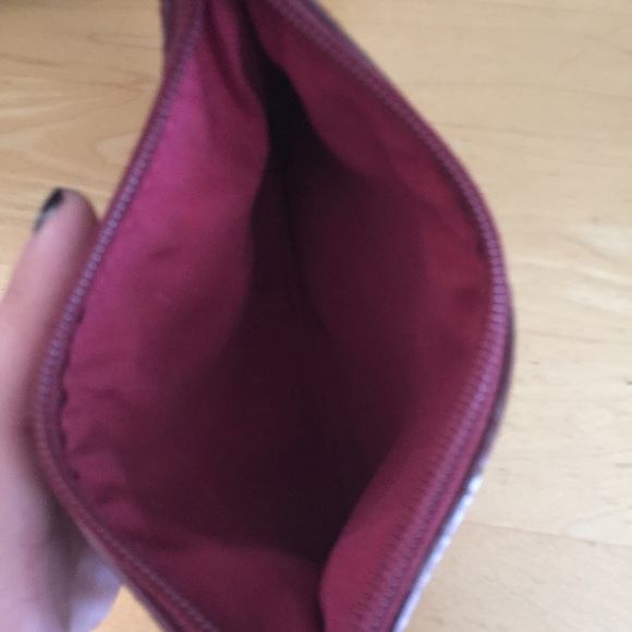 Red clutch - Picture 3 of 3