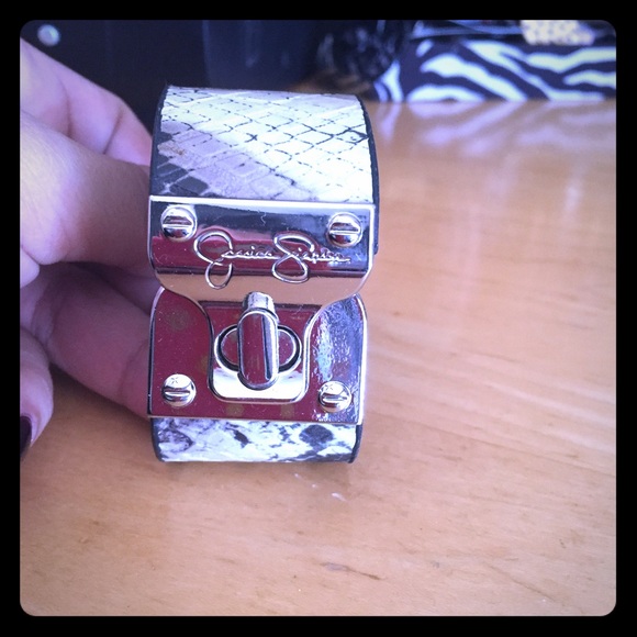 Jessica Simpson bracelet - Picture 1 of 3