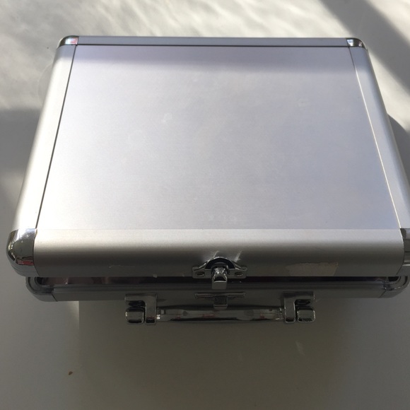 Makeup kit! - Picture 4 of 4