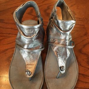 Aerosoles t-strap sandals