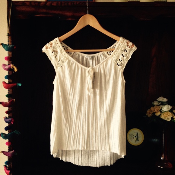 American Eagle Flowy Top