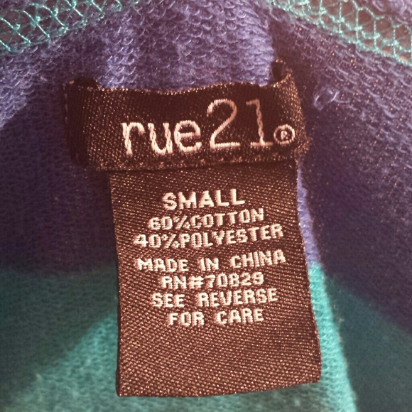 Top - Picture 2 of 3