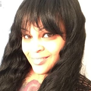 Meet your Posher, Tia