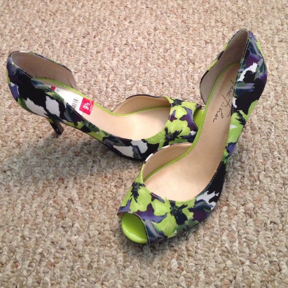 Super cute printed heels.. New with tags attached