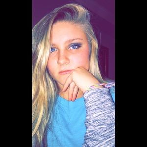 Meet your Posher, Abbey