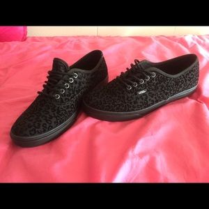BRAND NEW Gorgeous Vans!