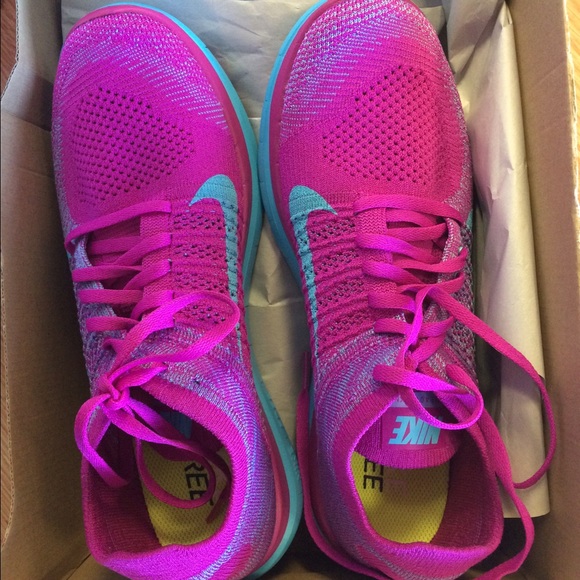 Beautiful Nike fly knit sneakers