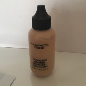 Mac face and body foundation C2