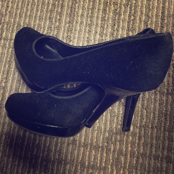Suede black pumps - Picture 1 of 1