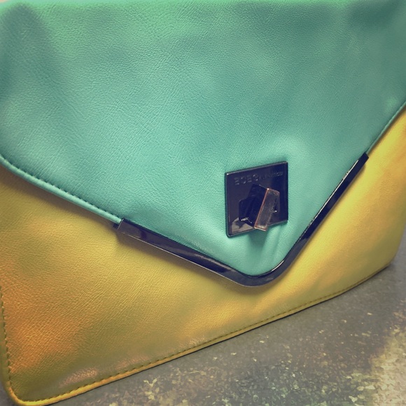 ❤️sold ❤️ BCBG Generation envelope clutch