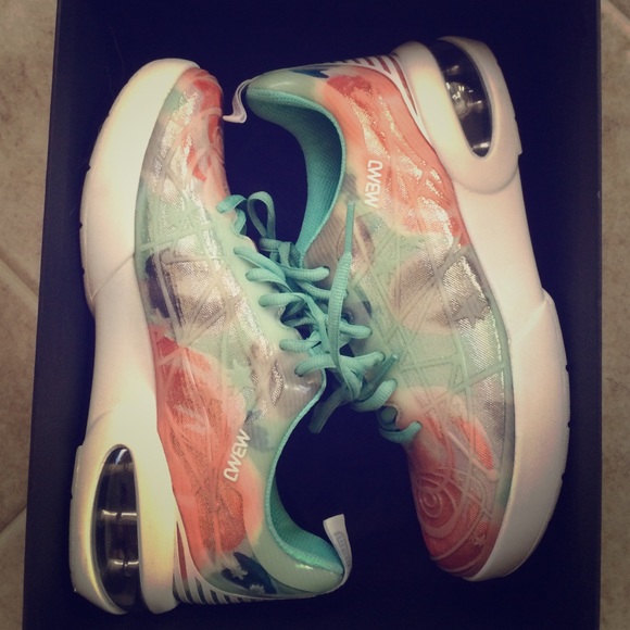 MBMJ pale jade wedge platform sneakers size 7