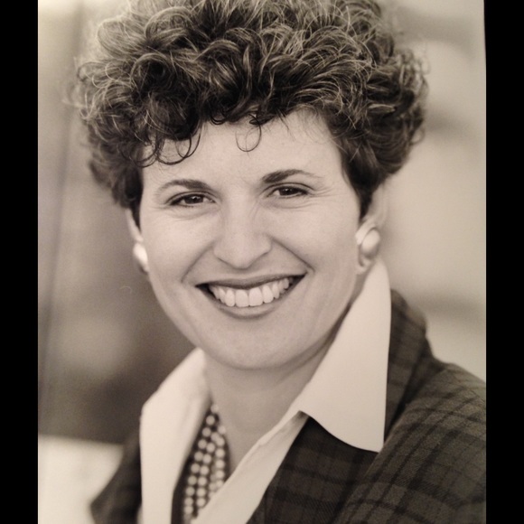 Meet your Posher, Cynthia - Picture 1 of 1