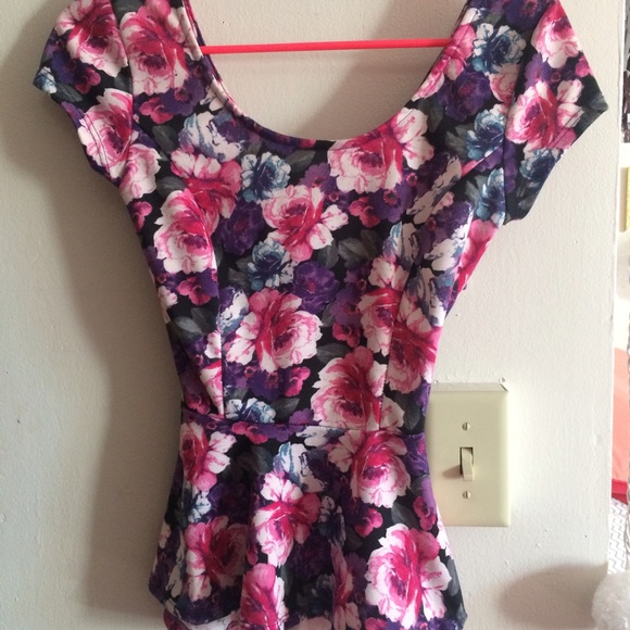 Short sleeve peplum top!