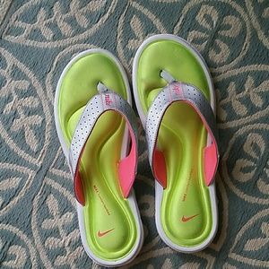 Nike flip flops sz 11 wide
