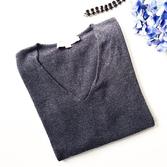 LOFT Sweaters - Gray v-neck sweater