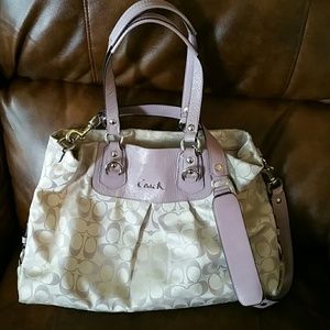 Must HAVE Coach purse