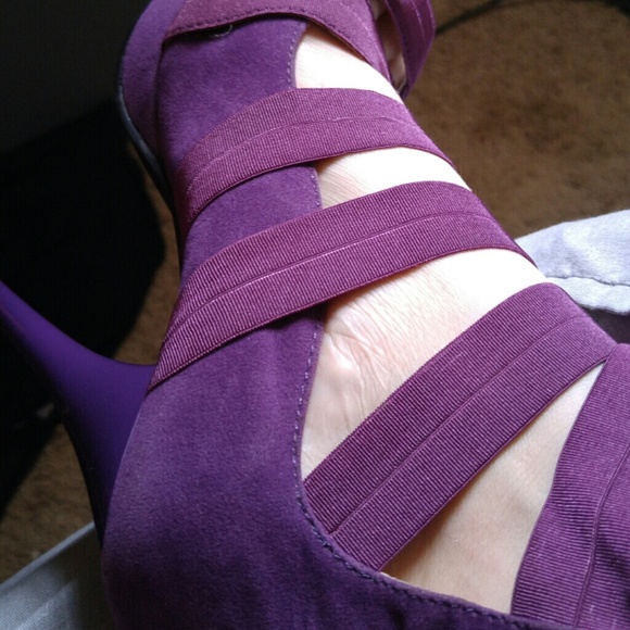 Purple strappy heels - Picture 2 of 4