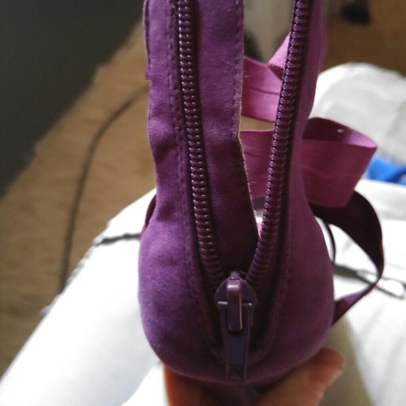 Purple strappy heels - Picture 3 of 4