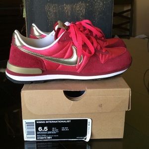 Nike Internationalist