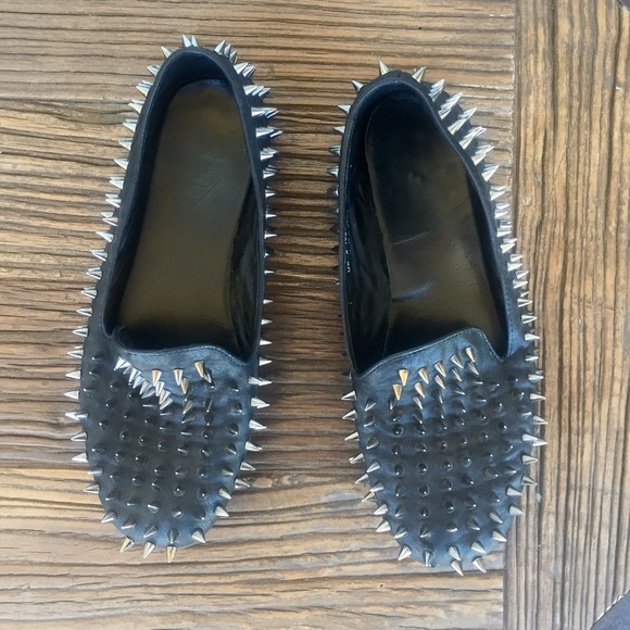 UNIF Hellraiser flats