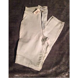 High waisted easy jeans.