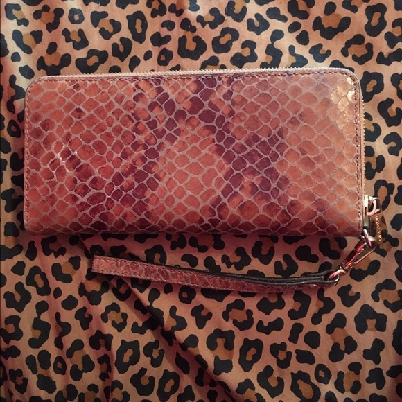 Micheal Kors wallet - Picture 2 of 4