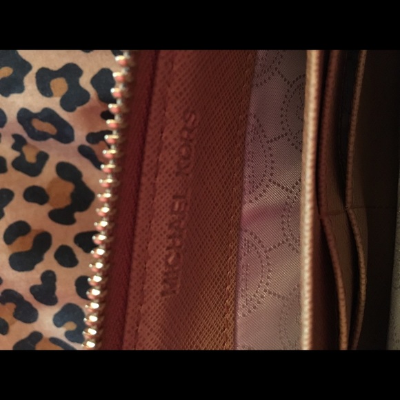 Micheal Kors wallet - Picture 4 of 4