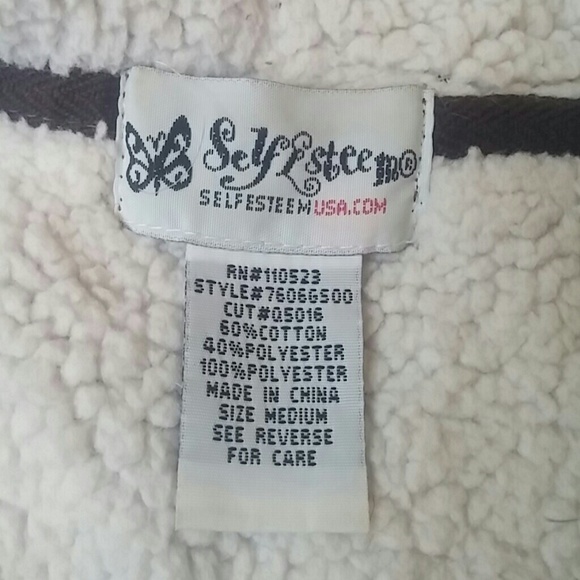 Warm printed sweater with Eskimo hood. - Picture 2 of 2