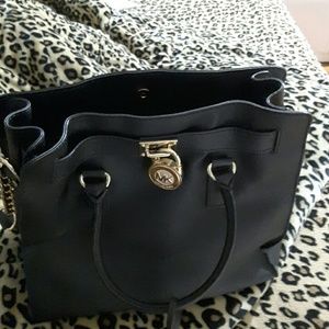 MK handbag like new gorgeous also have a blue one.
