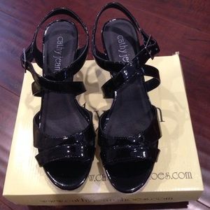 Like new condition Cathy Jean wedges