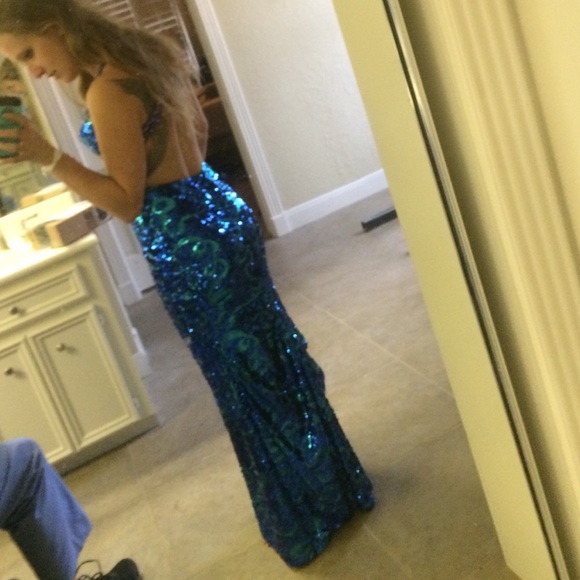 Prom dress blue sequence . Gorgeous never worn. - Picture 3 of 4