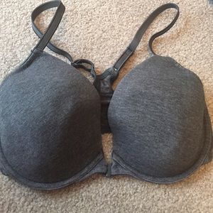 Front clasp sporty bra