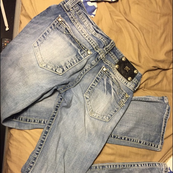 Size 28 miss me jeans!!