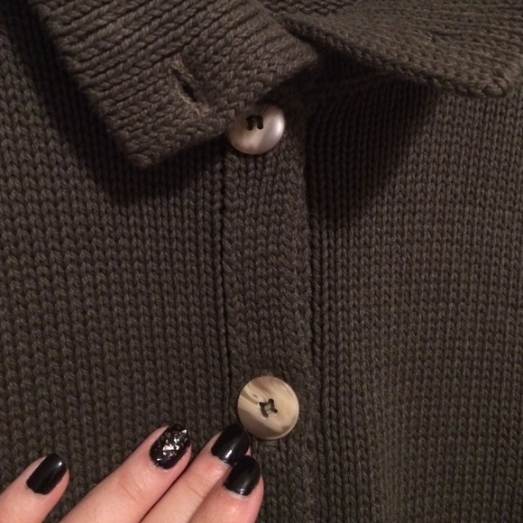 Beautiful Dark Green Sweater - Picture 4 of 4