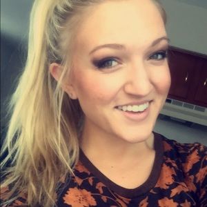 Meet your Posher, Kayla