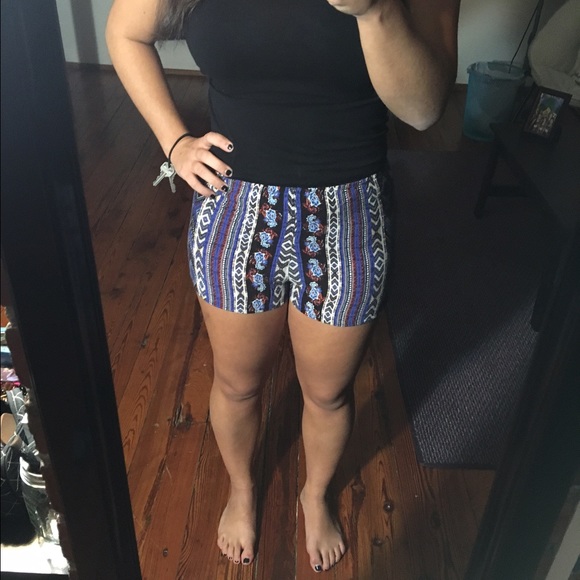 Printed Aztec shorts - Picture 2 of 4