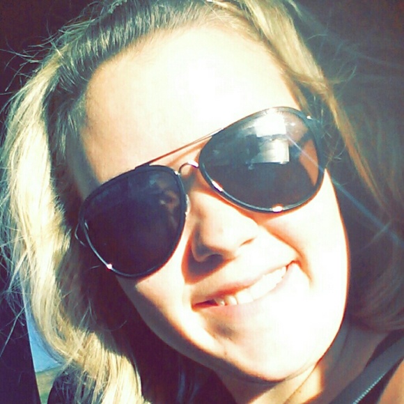 Meet your Posher, Cheyenne - Picture 1 of 1