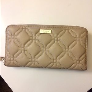 🔴RESERVED FOR @linz133 /Kate Spade Quilted Wallet